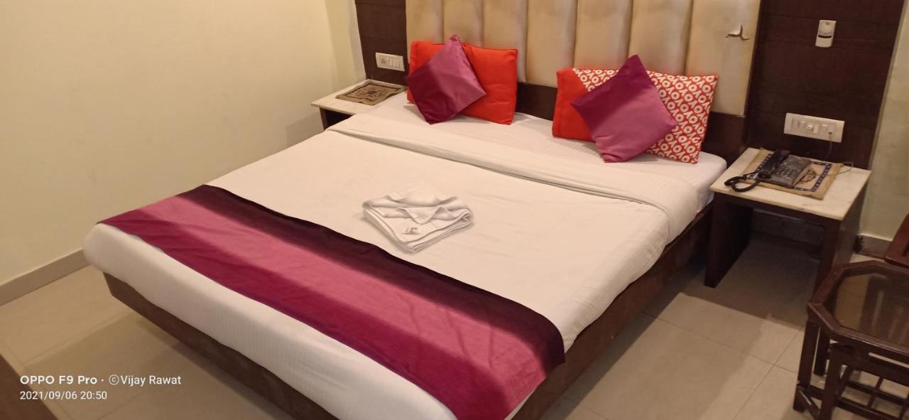ניו דלהי Hotel Golden Gate מראה חיצוני תמונה