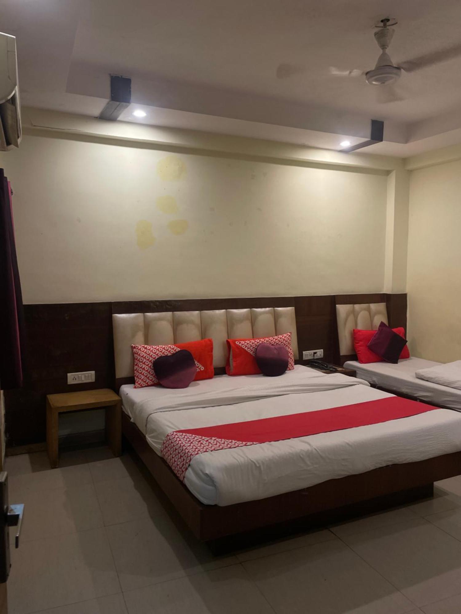 ניו דלהי Hotel Golden Gate מראה חיצוני תמונה