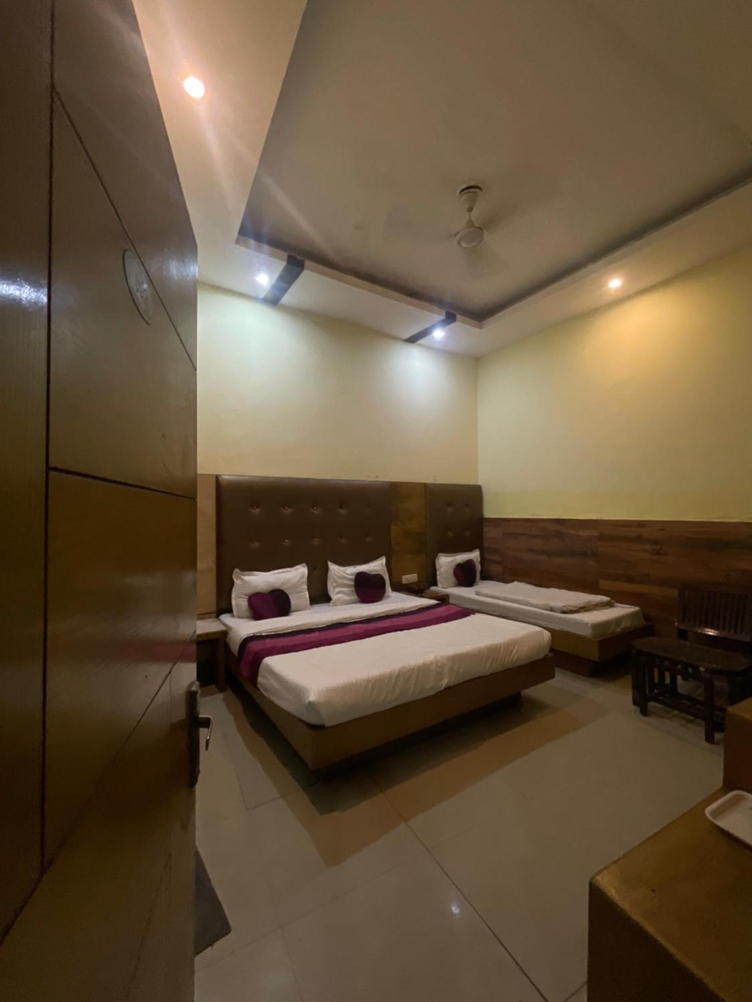 ניו דלהי Hotel Golden Gate מראה חיצוני תמונה