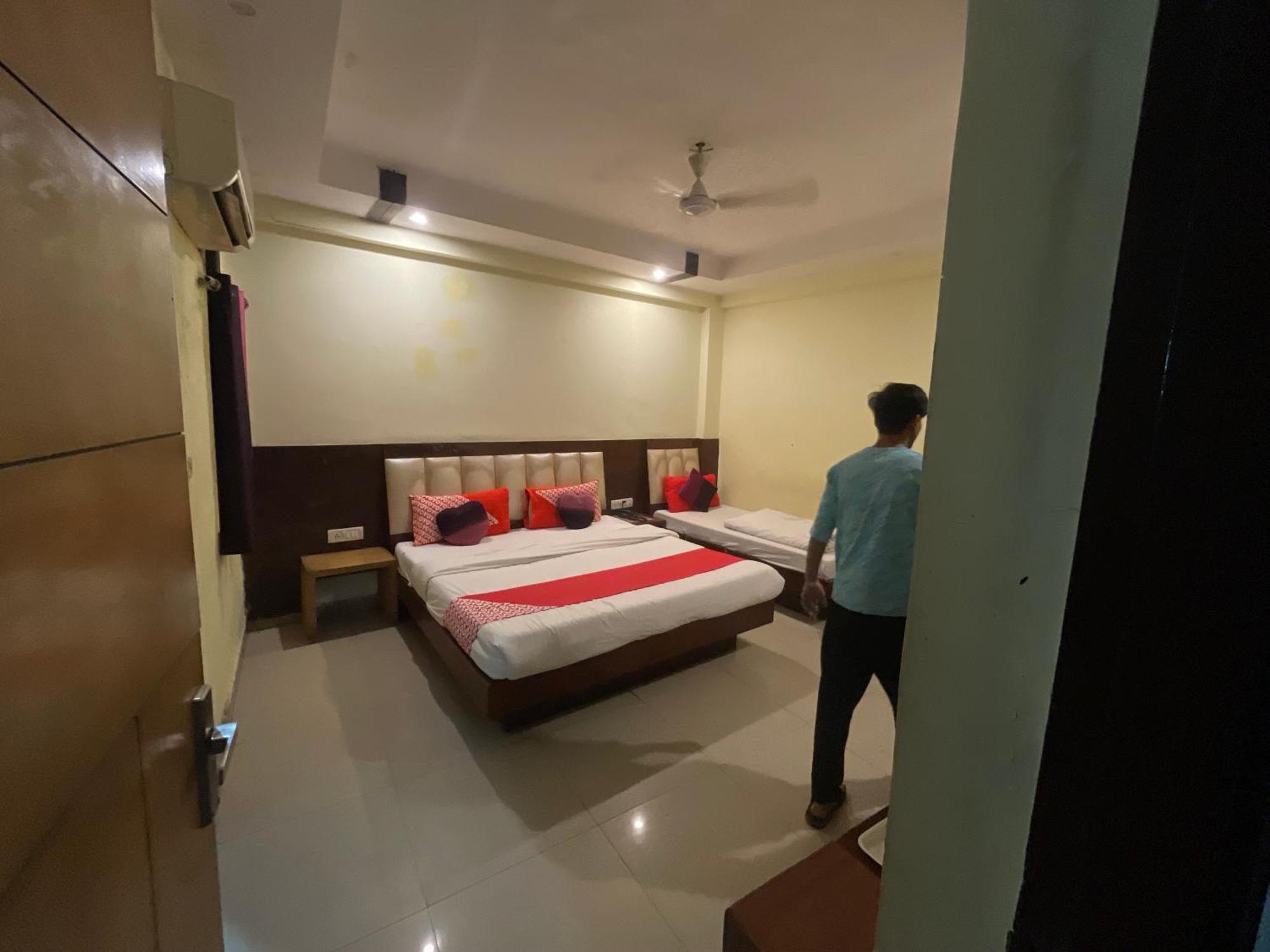 ניו דלהי Hotel Golden Gate מראה חיצוני תמונה