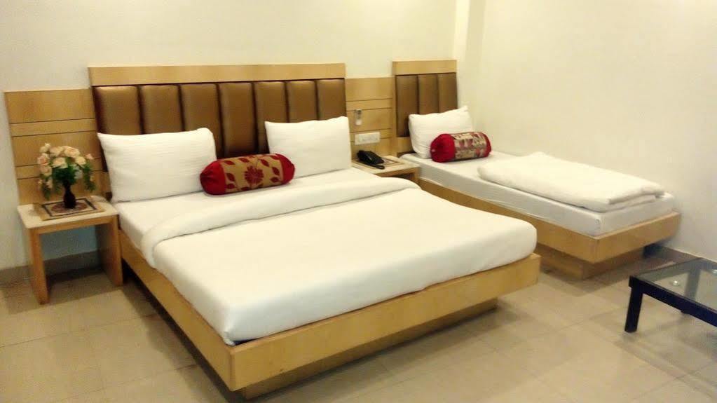 ניו דלהי Hotel Golden Gate מראה חיצוני תמונה